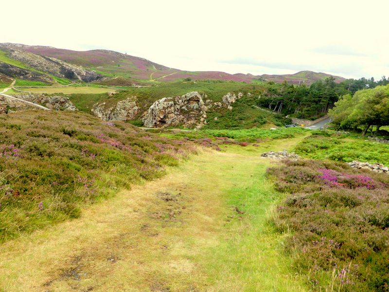 Approaching Sychnant Pass